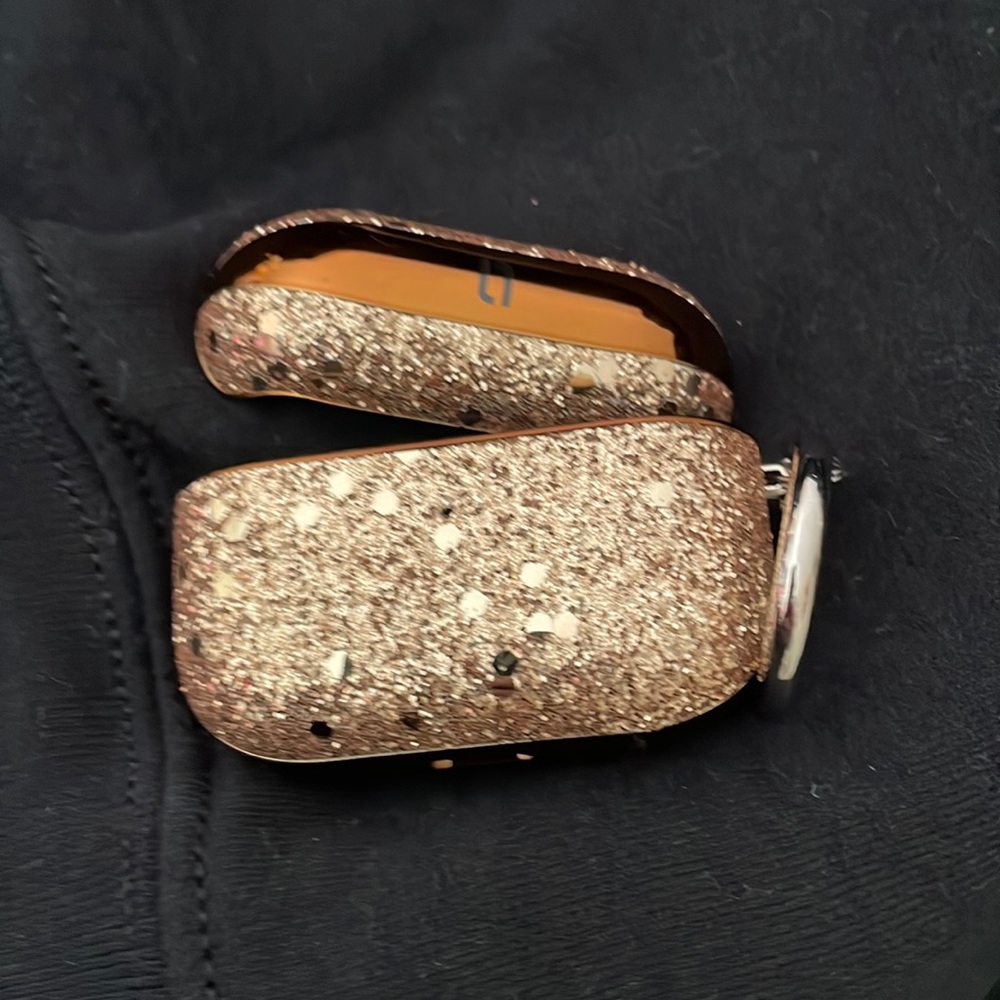 AirPods case 2